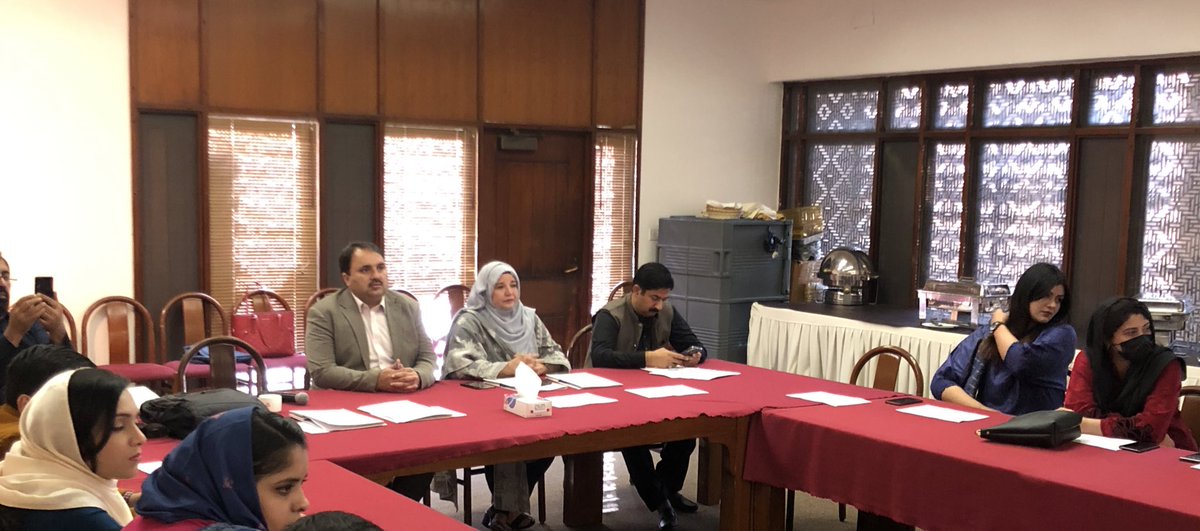 We have <a href="/SidrahNausheen/">Sidrah Nausheen</a> from <a href="/AKUObGyn/">AKU Obstetrics & Gynaecology</a>!!
Delivering impactful lecture on maternal health and prevention measures to curtail maternal mortality to healthcare providers working in underserved areas of Lahore and Rawalpindi at primary healthcare level. #MaternalHealth