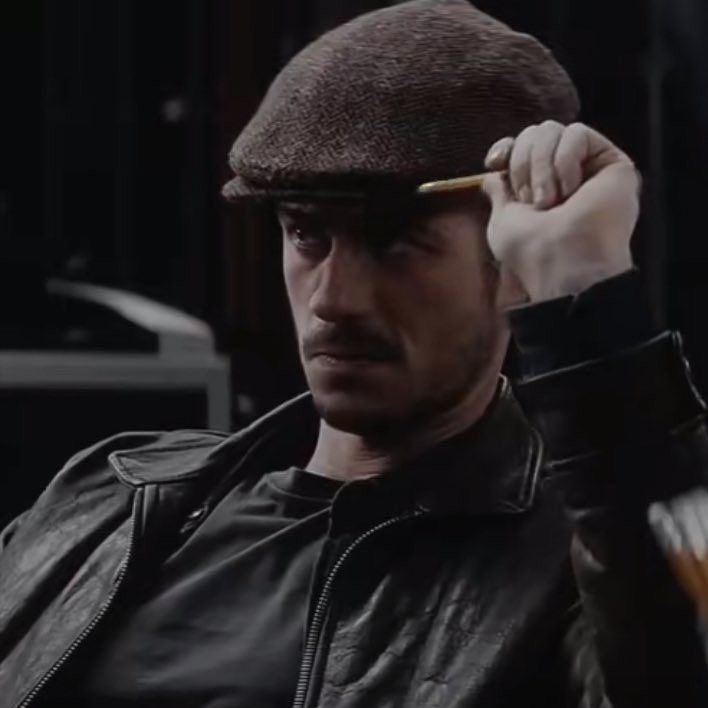 чертовщина какая-то, ни один человек ничего не видел, помимо пламени. на камерах пусто. но не похоже на известные мне почерки.