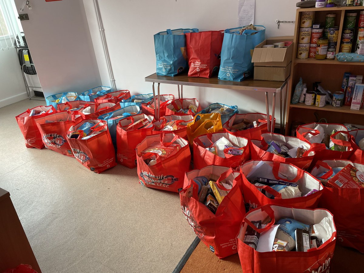 Thank you so much to the wonderful team at Guru Nanaks Mission for delivering 30 food hampers for our hostel families, all complete with a recipe book! #supportingothers