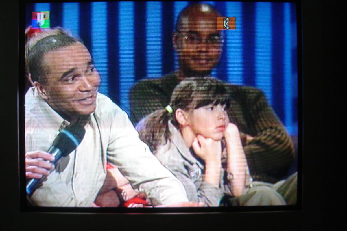 kroduction's tweet image. в детстве меня показывали по телевизору в углу для черных втф??