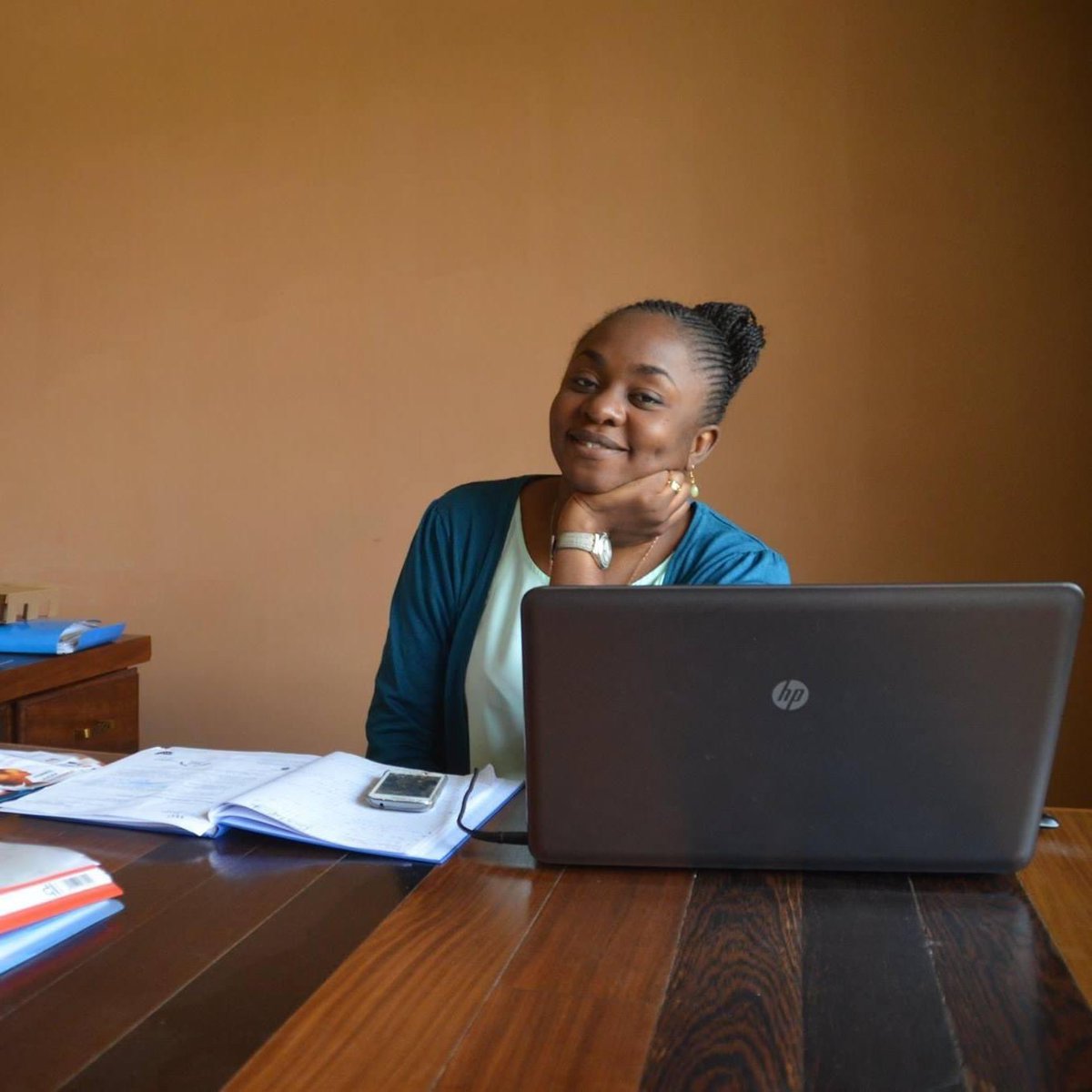 THÈSE 

Le département des SIC comptera désormais 2 Docteurs femmes.
Après Professeure <a href="/ChristelleSuk/">Christelle Sukadi</a> à l’ @UCLouvain_be, Madame #Lynda_Kaninda soutient sa thèse cet après-midi à l’ <a href="/UBMontaigne/">Université Bordeaux Montaigne</a> (France).👇🏿
mica.u-bordeaux-montaigne.fr/events/avis-de…

<a href="/LelabMICA/">Mica_UBM</a>