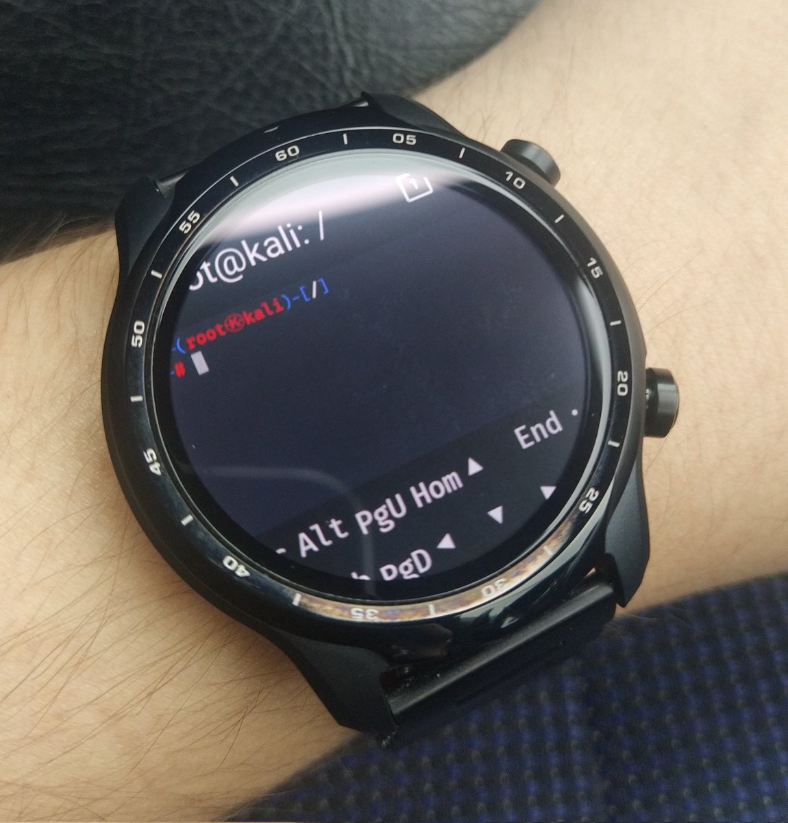 Watch out for hacker watches 😎 The new style @kalilinux NetHunter apps and install guide has been updated for the @Mobvoi_Official Ticwatch Pro 3 - with kernel support! Snow, KeX, Bad Bluetooth keyboard attack, Ducky HID and more! @Re4sonKernel @kimocoder xdaforums.com/t/rom-official…