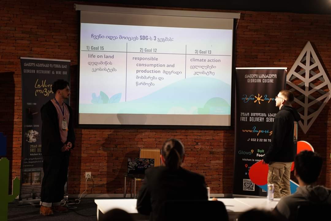 theugedu's tweet image. 🚀 On December 16-17, the Solution Challenge Hackathon was held in the GITA Technopark by uniting and organizing the Google Student Club of 7 universities.

#GoogleDevelopersStudentClub #Google