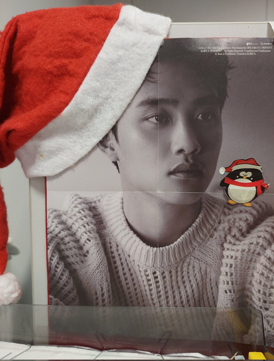 I almost forgot to show my christmas Kyungsoo at my work🎅😄