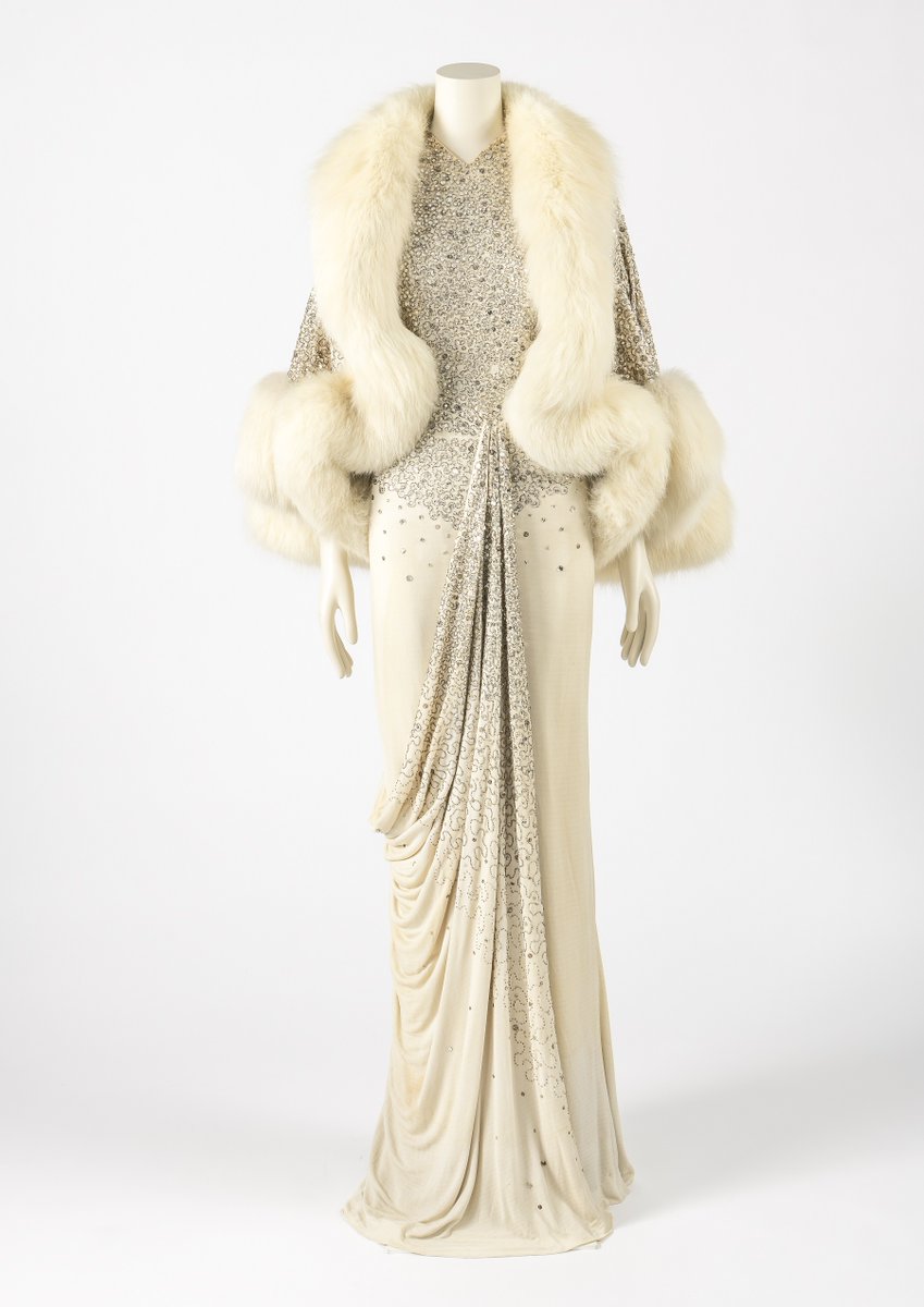 Friday Treat Time! Enjoy a touch of winter sparkle this #Twixmas with this magnificent white jersey and silver beaded evening ensemble by #NormanHartnell. Worn by actress Margaret Leighton, this glittering gown is embroidered with bugle beads, silver sequins and rhinestones ✨