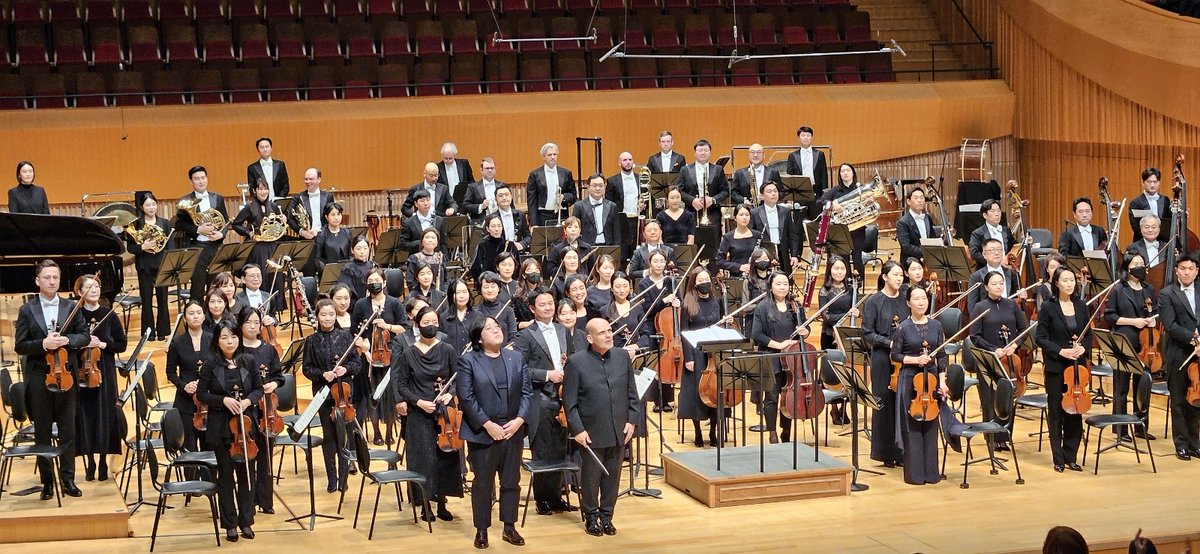 Yesterday saw the Asian premiere of <a href="/D_shin_composer/">Donghoon Shin</a>’s “Upon His Ghostly Solitude”. Jaap van Zweden conducted <a href="/SeoulPhil/">서울시립교향악단 Seoul Philharmonic Orchestra</a> at LOTTE Concert Hall. Congratulations to everyone involved! 👏