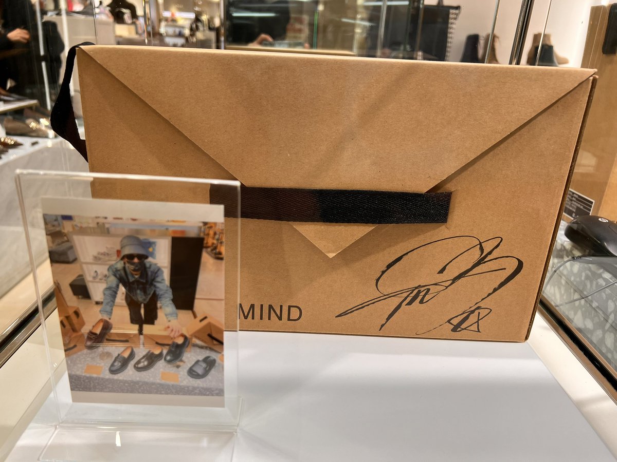 ruisan12's tweet image. サインーーーー✍️

#岩田剛典 
#NERDMIND