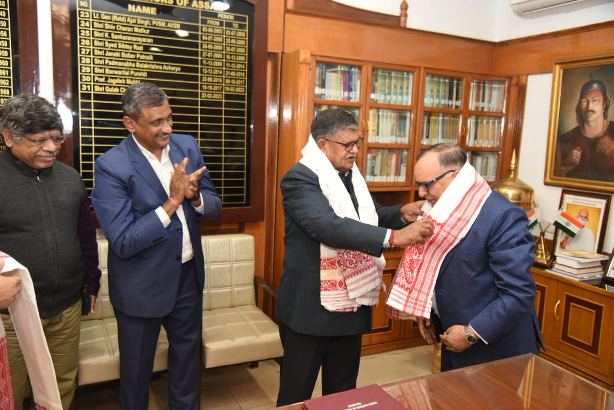 IITGuwahati's tweet image. Exciting Collaboration Alert! @IITGuwahati is happy to announce an MoU with @AssamRajbhavan ! As per MoU IIT Guwahati will function as a knowledge partner to provide expert technology counsel and development of integrated portal.

#RajBhavan #TechInnovation #KnowledgePartnership