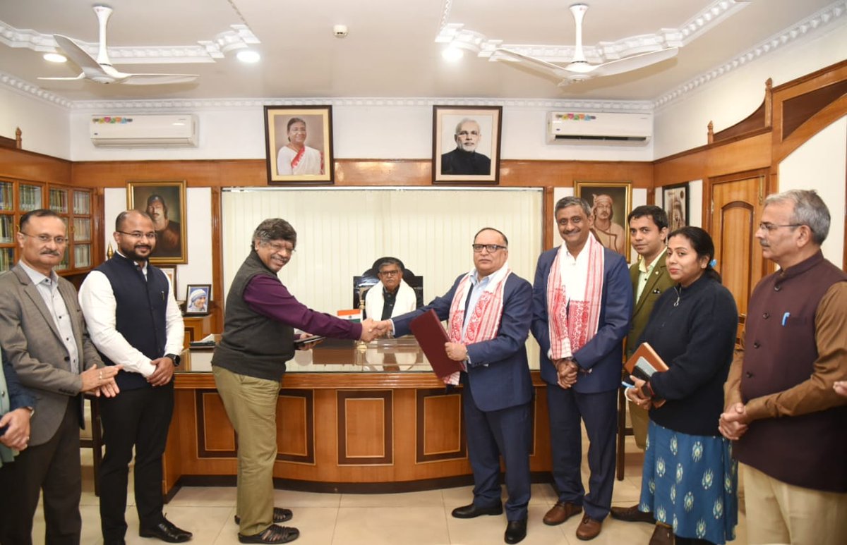 IITGuwahati's tweet image. Exciting Collaboration Alert! @IITGuwahati is happy to announce an MoU with @AssamRajbhavan ! As per MoU IIT Guwahati will function as a knowledge partner to provide expert technology counsel and development of integrated portal.

#RajBhavan #TechInnovation #KnowledgePartnership