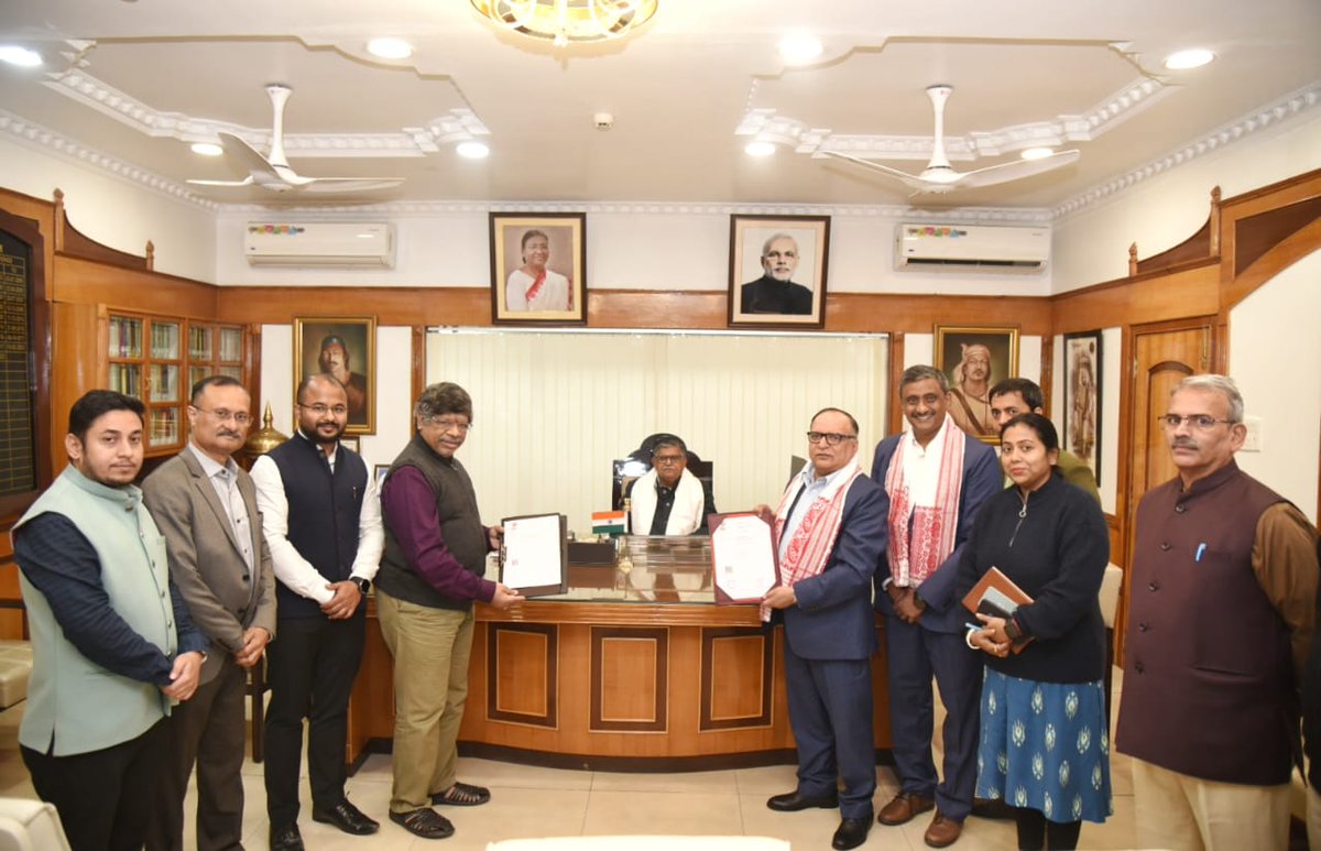 IITGuwahati's tweet image. Exciting Collaboration Alert! @IITGuwahati is happy to announce an MoU with @AssamRajbhavan ! As per MoU IIT Guwahati will function as a knowledge partner to provide expert technology counsel and development of integrated portal.

#RajBhavan #TechInnovation #KnowledgePartnership