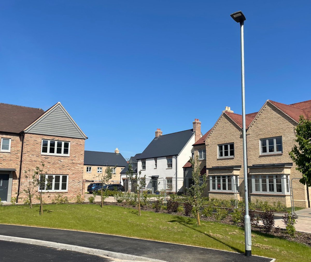 We are delighted that one of the final homes at The Birdlings has been handed over to its new owners just in time for Christmas 🎄 We hope all the families spending their first #Christmas at The Birdlings have a brilliant time 🎅 
#NewHome #MerryChristmas #PropertyDevelopment