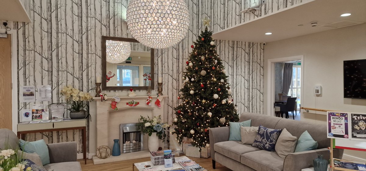 Our Melrose Court Christmas Party helped share the festive spirit🎄 

With a 3 course meal, local singers, some dancing and a raffle, our staff and residents had a wonderful time!

A fantastic chance to spend time in our communities and the first of many celebrations! #ukhousing