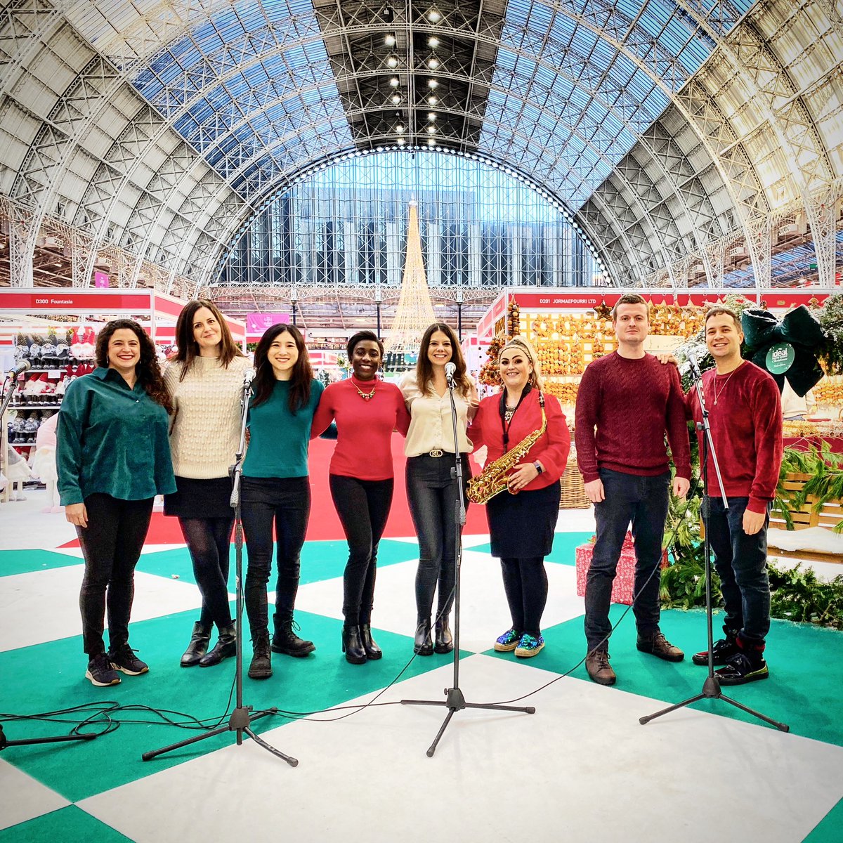 It’s been a busy month, so I’m a bit behind on posting what I’ve been up to, but here’s how I started the season; performing for the <a href="/ideal_home_show/">Ideal Home Show</a> at @olympia_london with my choir <a href="/enchorus/">Enchorus</a>. It’s our 10th year &amp; we’ve performed at this event every year since we started. 🎄🎶