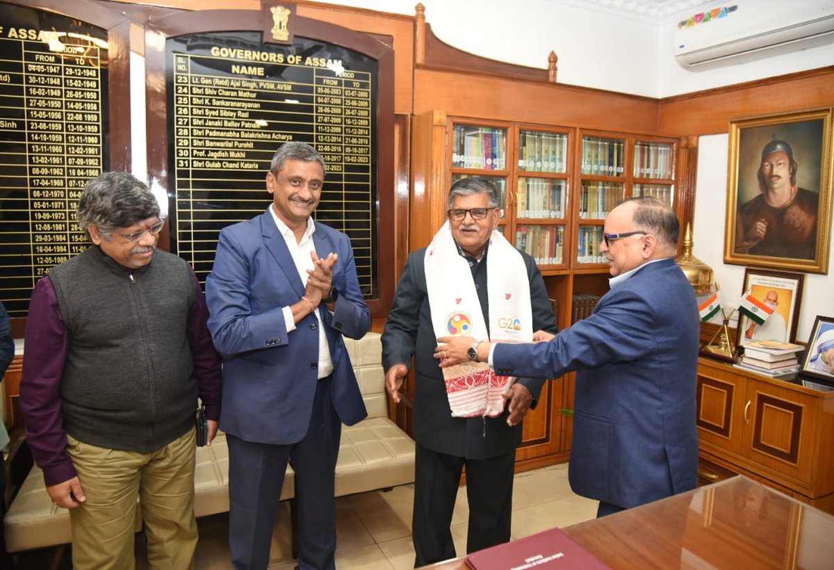 DirectorIITG's tweet image. .@IITGuwahati signed an MoU with @AssamRajbhavan.  As per the MoU, IIT Guwahati will function as a knowledge partner to provide expert technology counsel and development of integrated portal.

#RajBhavan #TechInnovation #KnowledgePartnership