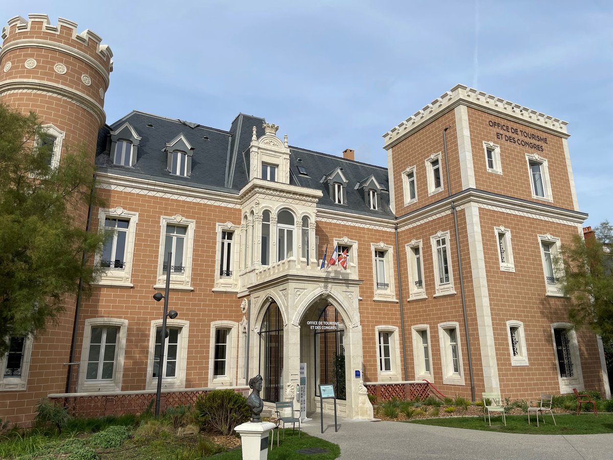 👋Les conseillers de l'Office de tourisme de #Biarritz sont à votre écoute : 
du lundi au vendredi : 9h - 13h / 14h - 18h et le samedi : 10h - 13h / 14h - 17h. Fermé le 25/12

📍1 square d'Ixelles 

Passez de belles fêtes🎄 ! 

#officedetourisme #conseil #visite #balade #vacances