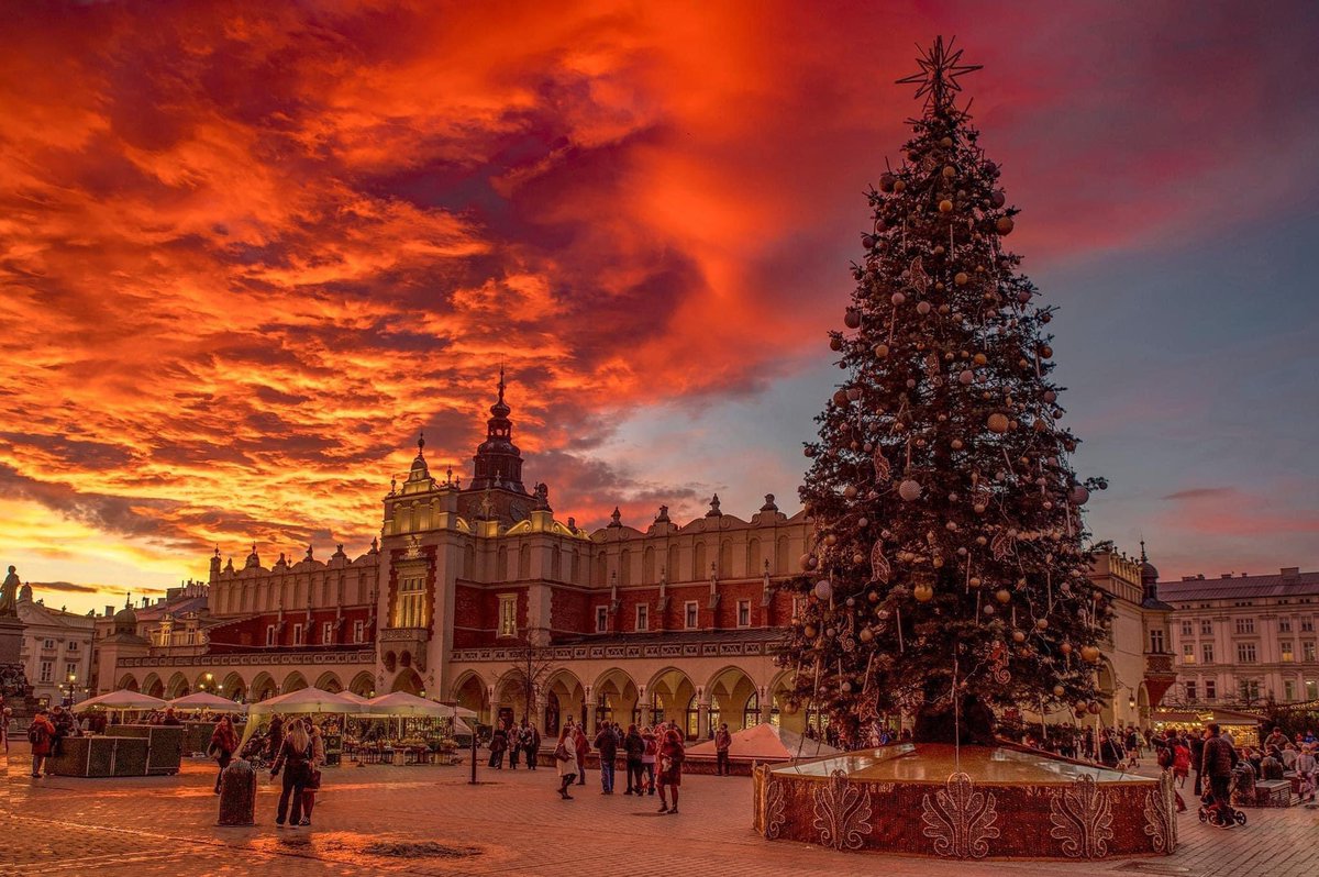 Yesterday’s sunset in Christmassy Kraków!