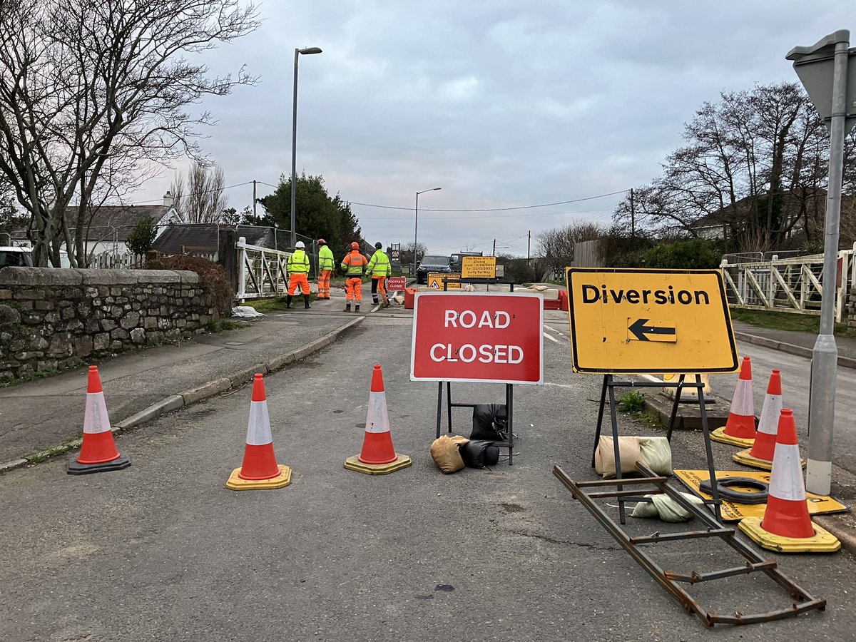 Christine Butler (@cbutlerbbc) on Twitter photo Driving home for Christmas? <a href="/EnvAgency/">Environment Agency</a> says this road will open today #Par. The road has been closed since 11th September for flood defence work for the community but traders like Richard Doormand say theyāve lost business <a href="/BBCCornwall/">BBC Cornwall</a> <a href="/ChurchfieldJE/">James Churchfield</a> Driving home for Christmas? <a href="/EnvAgency/">Environment Agency</a> says this road will open today #Par. The road has been closed since 11th September for flood defence work for the community but traders like Richard Doormand say theyāve lost business <a href="/BBCCornwall/">BBC Cornwall</a> <a href="/ChurchfieldJE/">James Churchfield</a>