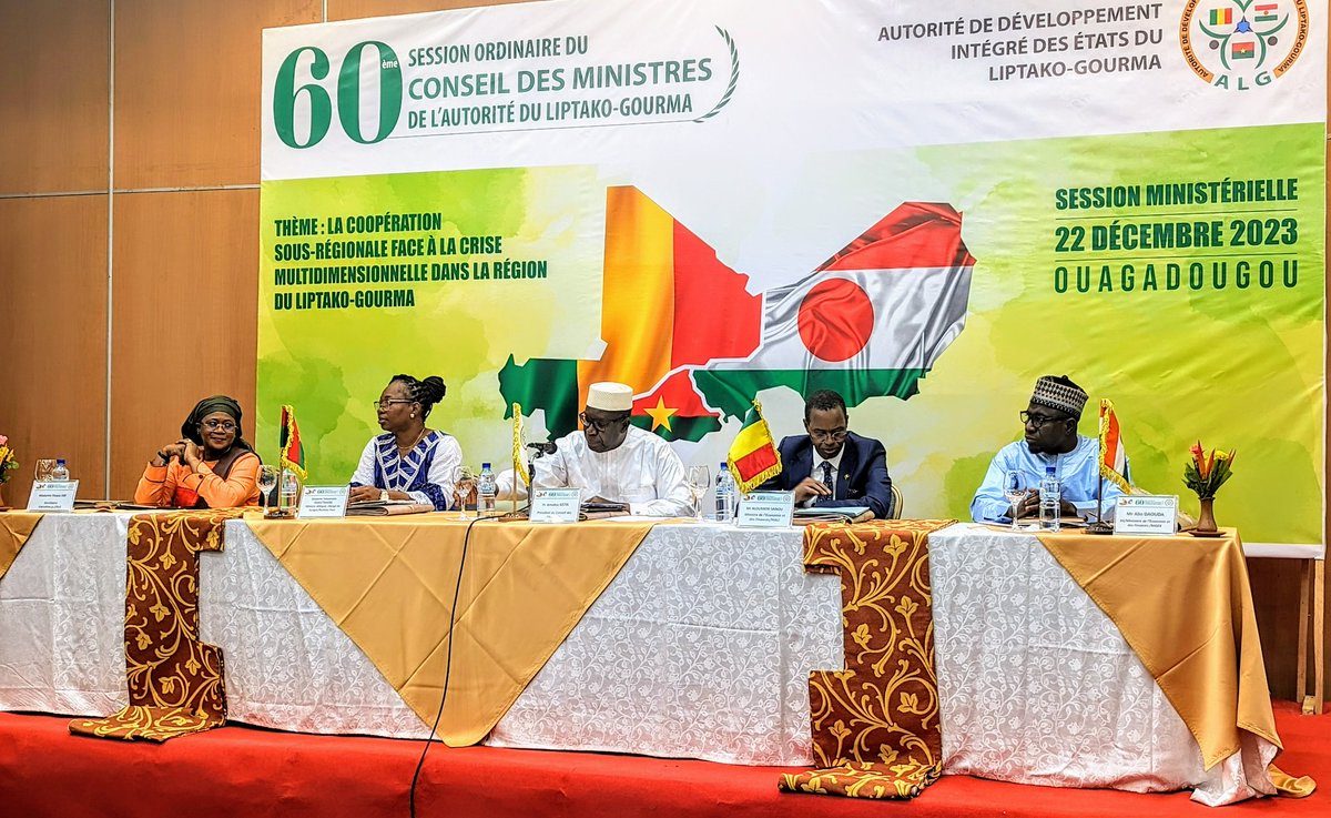 🪘En cours🪘
Cérémonie d'ouverture de la 60e Session Ordinaire du Conseil des Ministres de l'Autorité du #LiptakoGourma sous le thème : La coopération sous-régionale face à la crise multidimensionnelle dans la région du Liptako-Gourma.

#BurkinaFaso #Mali #Niger #paix #sécurité