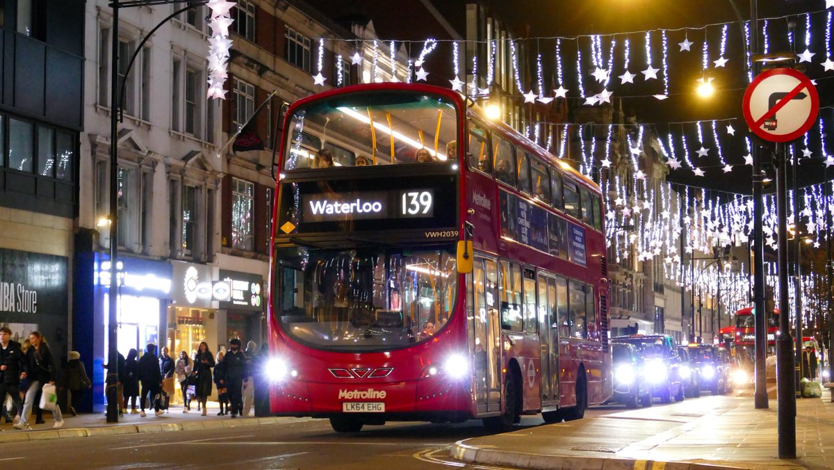 LDNBusExplorer's tweet image. Christmas Lights and London Buses: A compilation