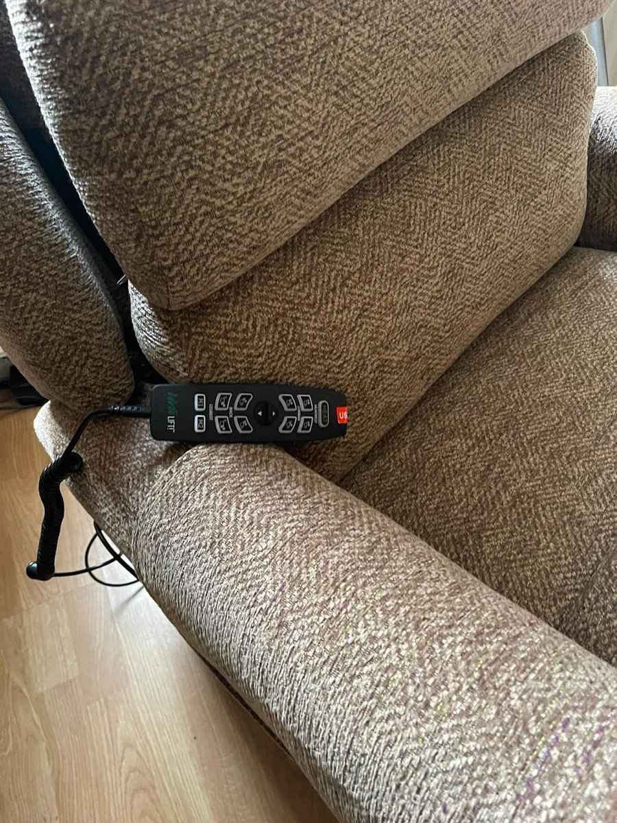 All I want for Christmas is a riser recliner chair - with heat

One lucky Bann Mobility customer received this Dorchester rise and recline seat with heat and we delivered it to them in Dungannon in time for Christmas.

Our Portadown show room is open today - Friday 22 until 1pm.