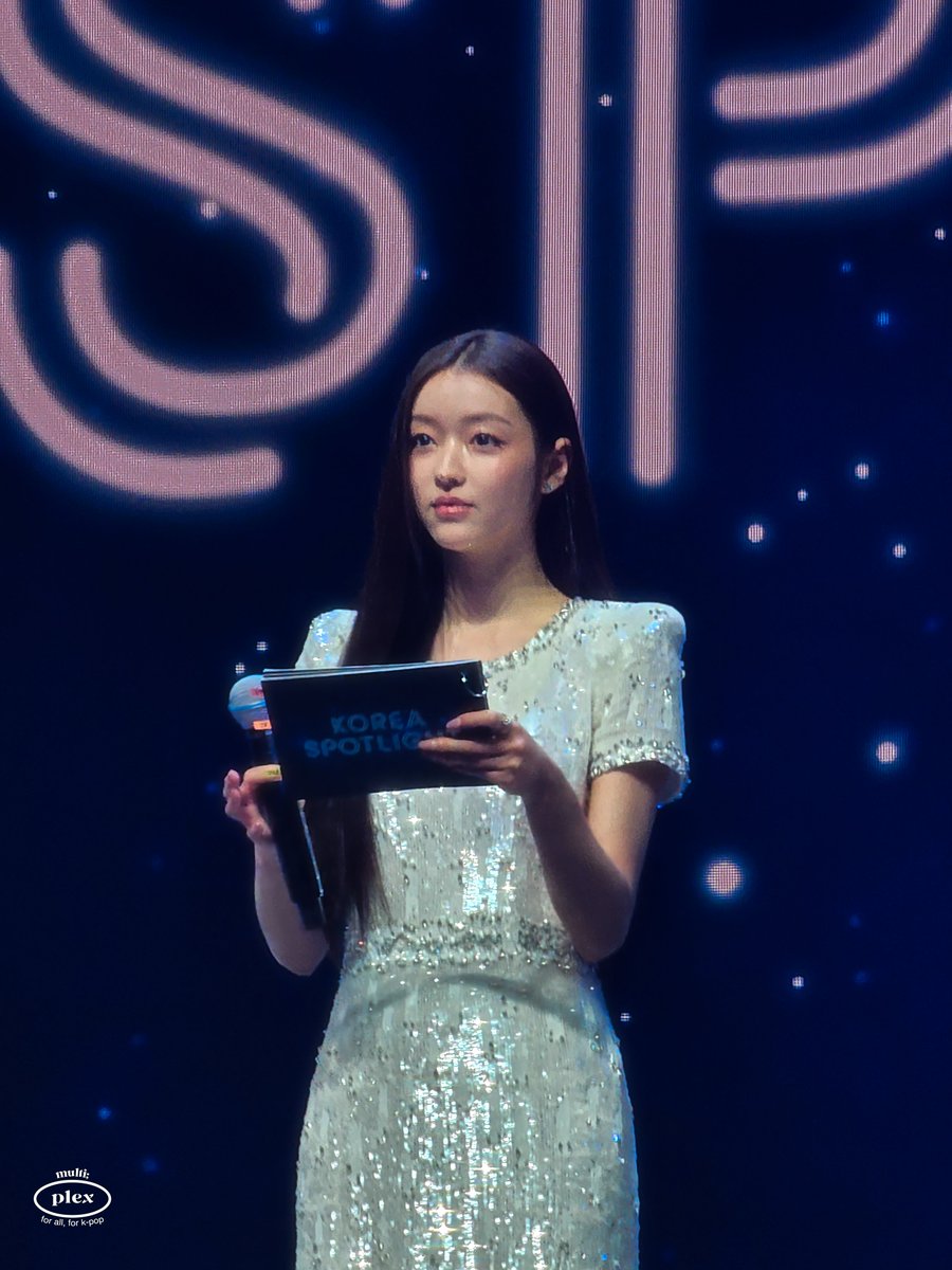 multi_plex_'s tweet image. 231110 Korea Spotlight in Dubai - YooA

🚫 don't crop the logo 
🚫 no re-edit

tumblr.com/multi-plex/737…