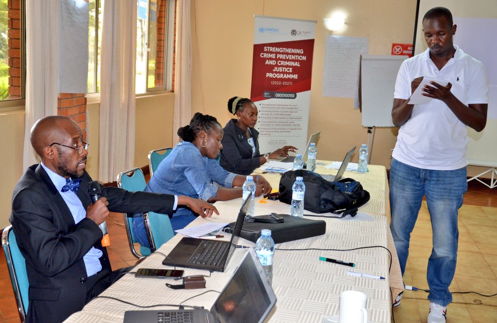 LASPNET & its @UNODC_EA project partners @LAC_LDC, @Justice_Centres, @ug_lawsociety,@justicedefends & @InnoJusticeUG have been engaged in a two days retreat to evaluate th project performance of UNODC programme. #LASPNETUNODCProgramme