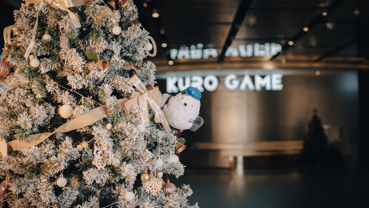 WW_devteam's tweet photo. Chirp, chirp. Who placed so many presents under the Christmas tree?
Santa Claus? No no no! It's the Wuthering Waves team! 'Tis the season to give and receive! https://t.co/Murz1VASL8