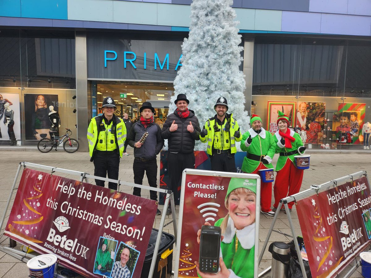 A change of scenery patrolling West Bromwich High St suporting our @WestBromwichWMP Town Police Team  PS HICKINBOTTOM and PC HARFORD @GuardianWMP @KimMadillWMP @WestBromwichTC @SandwellPolice #Christmas2023