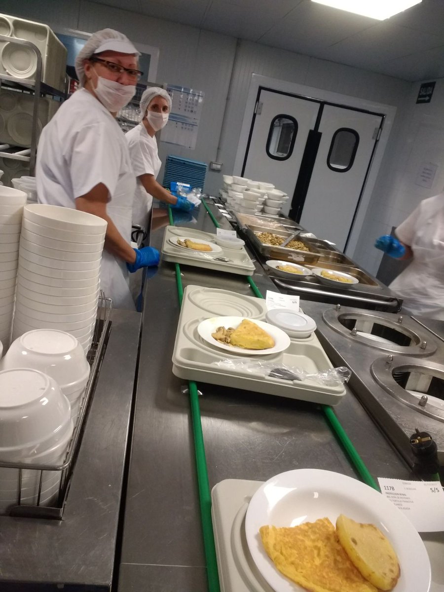 📌Los pacientes del Hospital General Universitario de #Elche dispondrán de menús navideños especiales 🍖🥘🍮🎄🎅

✔️Los pacientes podrán degustar 5 menús diferentes en los que no faltarán los productos típicos

🔗 tinyurl.com/muce6dt4