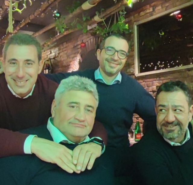 KibernetesSrl's tweet photo. 𝑩𝒖𝒐𝒏 𝑵𝒂𝒕𝒂𝒍𝒆 𝒅𝒂 𝑲𝒊𝒃𝒆𝒓𝒏𝒆𝒕𝒆𝒔 𝑵𝒂𝒑𝒐𝒍𝒊🎄

Anche i colleghi della nostra sede di Napoli hanno festeggiato assieme un anno denso di lavoro e di tante soddisfazioni. 

Un augurio di buone feste da Kibernetes Napoli https://t.co/Kw2asTmtiE