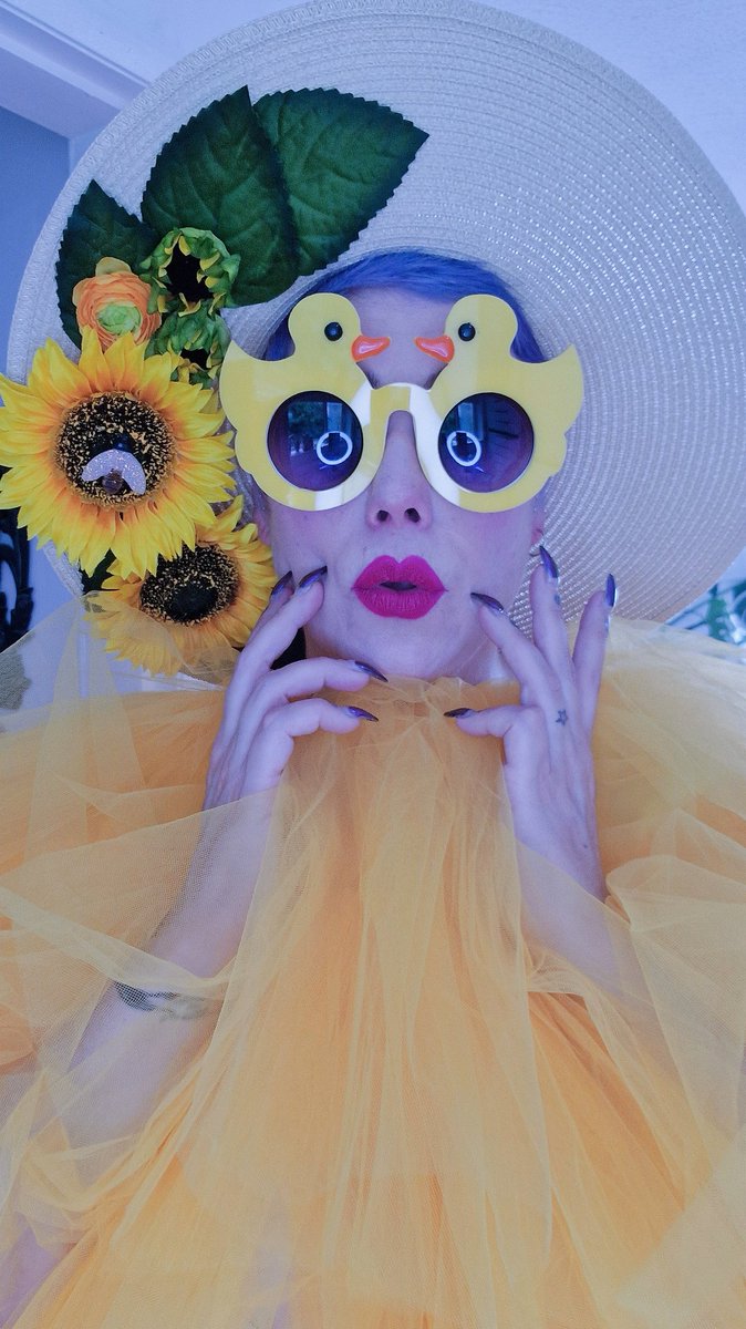 Ducks forever!! One of my favourite 2023 designs! pearlsandswine.com/products/ey-up…
#sunglasses #accessories #smallbiz