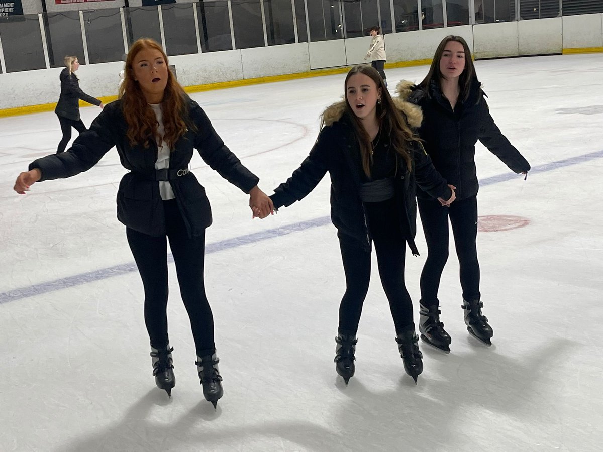 #OiamCharity ⛸️ SKATING AROUND! ⭐️ Amazing Ice Skating trip for our youngsters people in Keighley this week! ✅ “The young people were fantastic supporting each other on the ice.” Dave, OIAM ❤️ A big thanks to the #SueBelcherCentre for their contribution to this trip #Fun