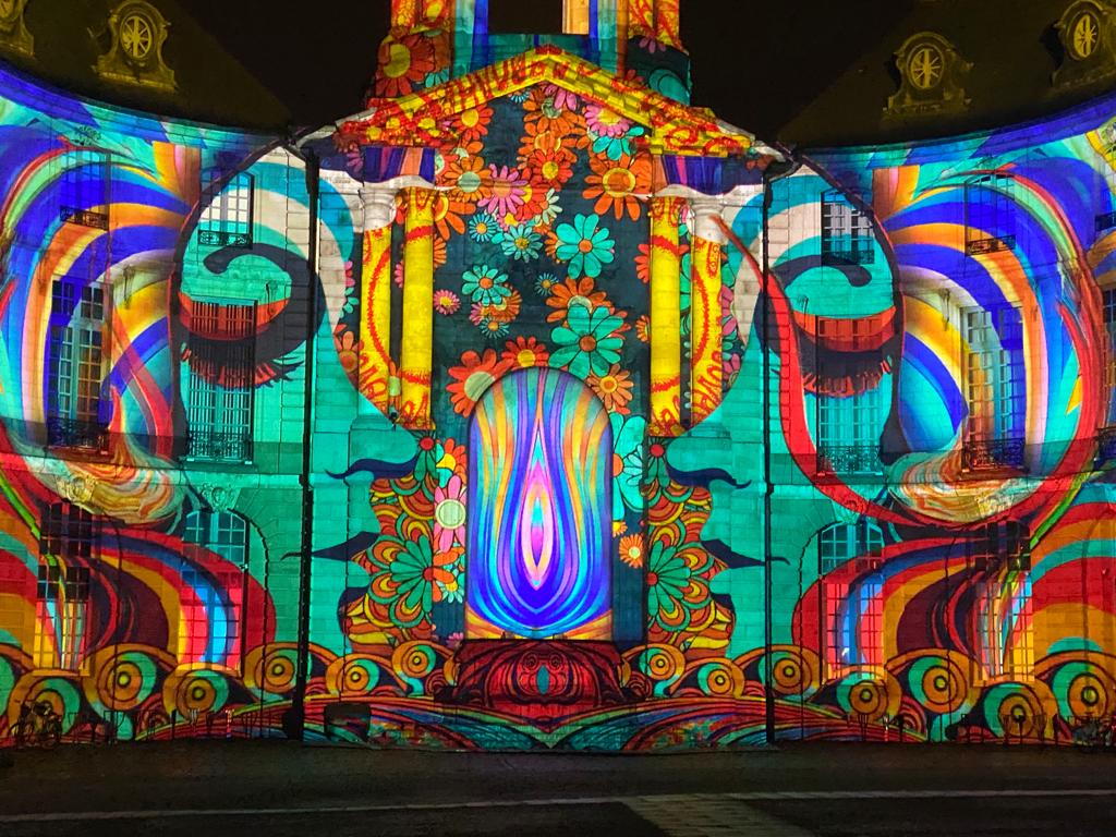 🥁Ouvrez grand vos yeux, ce soir, vend 22 déc, c'est le coup d'envoi des traditionnelles projections sur la façade de l'Hôtel de Ville jusqu'au 7 janvier✨Le thème de cette année : La liste de mes envies, on ne vous en dit pas plus😉
Rdv toutes les 20 min de 18h à 22h #Rennes