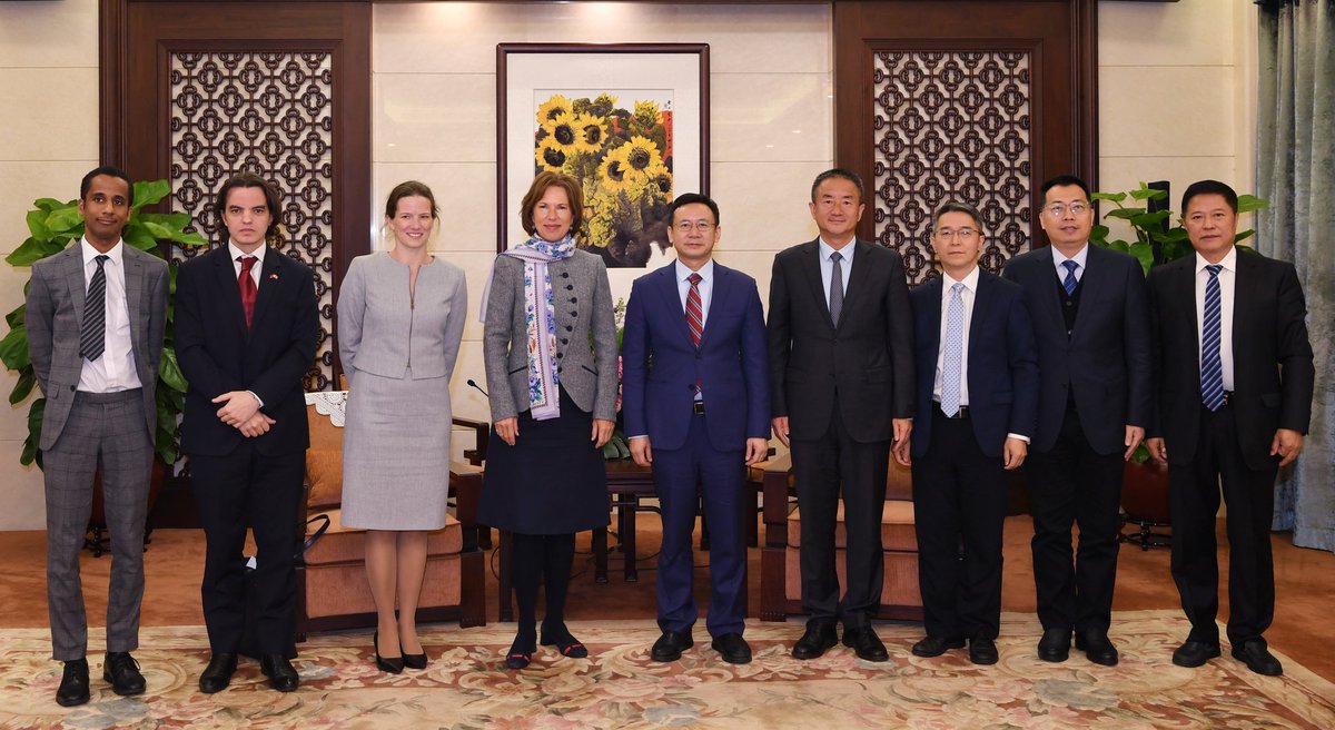 A visit to Guangzhou was long overdue. Weather chilly but welcome warm from Guangdong Vice Governor Zhang Xin and Guangzhou Vice Mayor. We discussed challenges - energy, climate, health, economic - that benefit from 🇬🇧 🇨🇳 collaboration