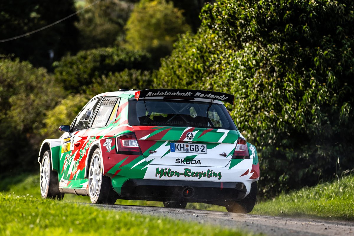 A few shots of the Skoda Fabia R5 with the Georg Berlandy / Tina Annemüller crew in our wrapping project made for the German HC Motorsport team. Dynamic and aggressive design in the colors of the main sponsor's logo. 
#rallye #drm #adac #rallydeutschland #skodamotorsport