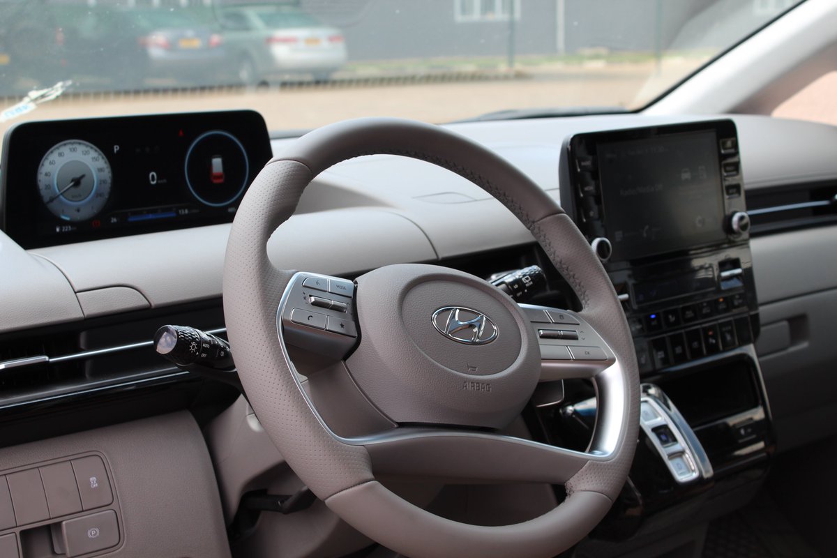 PTS_Rwanda's tweet image. Driving success, one mile at a time. Unveiling our latest Hyundai van – where efficiency meets style. #BusinessOnTheGo #HyundaiInnovation #PremiertranspostTourServicesLtd #RwOT #RwPetrolhead