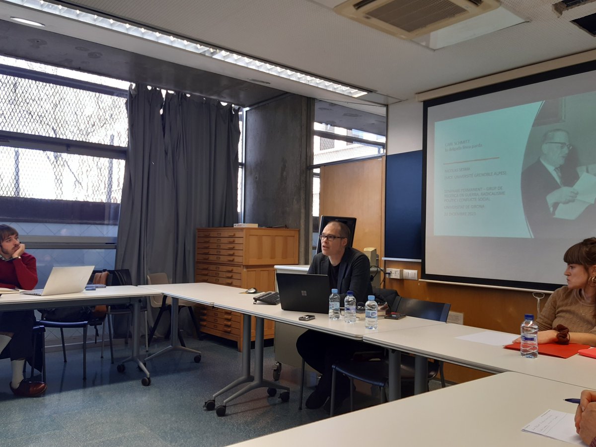 Nicolás Sesma (@nicoabu) ens presenta la ponència 'Carl Schmitt: la delgada línea parda', en el marc del V Seminari d'Història Política i Cultural a la @UdGLletres.