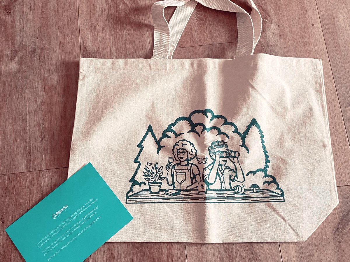 Hey there! Have you received our awesome retro inspired tote bag? If not, you're in luck! We still have 25 more to give away 🎄. Simply RT+contact us through allgenetics.eu and provide your address. It's first come, first served! Happy Christmas! 🎅 📷 @ananovoaperez