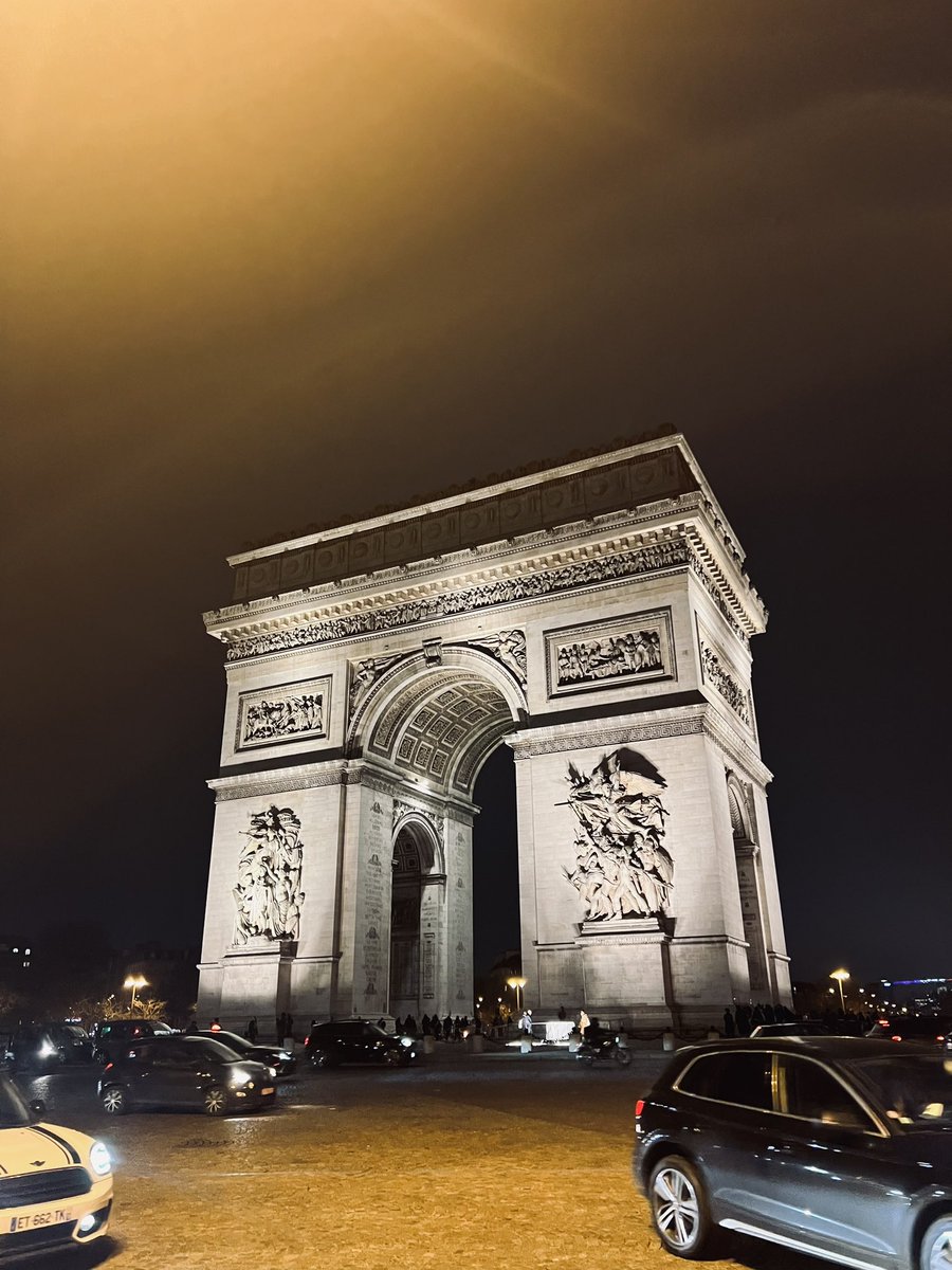 🇫🇷 Mardi, j’ai participé au ravivage de la Flamme à l’Arc de Triomphe avec l’Amicale parlementaire du Souvenir Français étant moi-même membre du Souvenir Français dans l’Oise.

#ArcdeTriomphe #SoldatInconnu