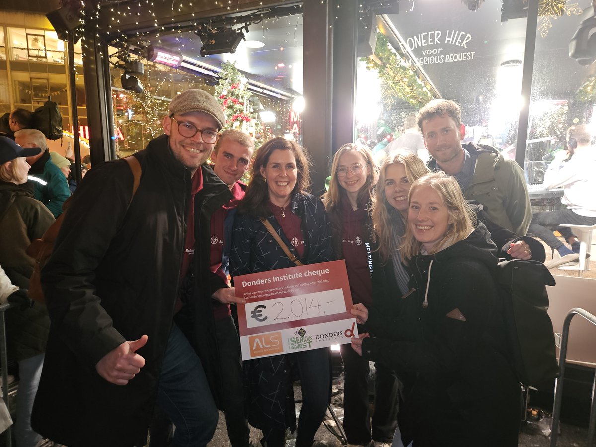 👏 Thanks to everyone that supported our SR23 actions for Stichting ALS Nederland. After a days full of baking, experiments and lectures our team was able to hand over a nice cheque! There is still time to donate: npo3fm.nl/kominactie/act… #SR23 #glazenhuis