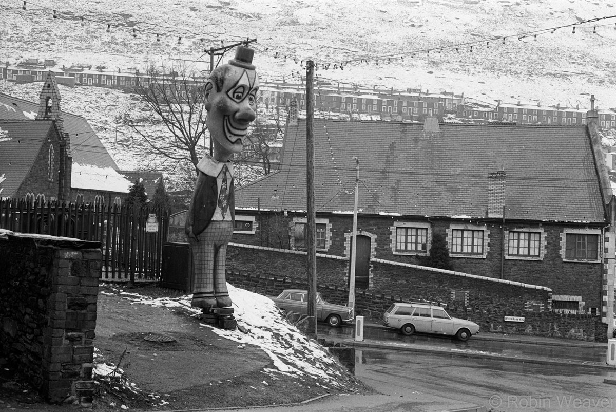 #Christmas decorations in New Tredegar, South Wales, 1976. This was a bit creepy, I thought. Anyway, Happy Christmas to all. I hope it doesn't give you nightmares! See more of my photos from #SouthWales in the #1970s in my book 'A Different Country'. blurb.co.uk/b/10358007-a-d…