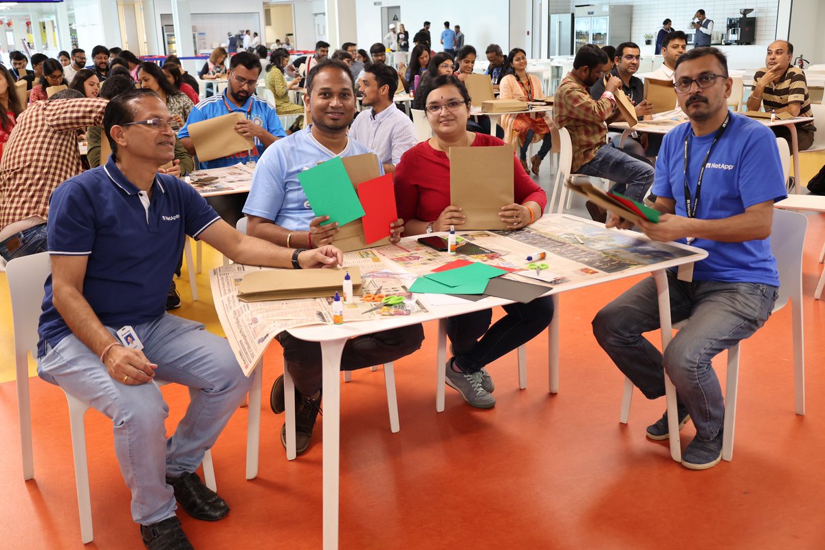 LifeAtNetApp's tweet image. Few things bring as much joy as putting smiles on young faces! In lieu of the festive season, #NetAppers created ‘Christmas Kits’ for underprivileged students supported by VIVA India, to aid their educational journey in the year ahead.

@netapp #NetApp #NetAppServes #LifeAtNetApp