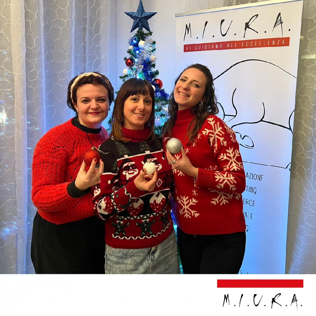 miuragroup's tweet photo. Buon Natale e Buone Feste dal MIURA team ✨🎁🎄

#miura #innovation #digitaltransformation #digitallife https://t.co/gX47UArz2i