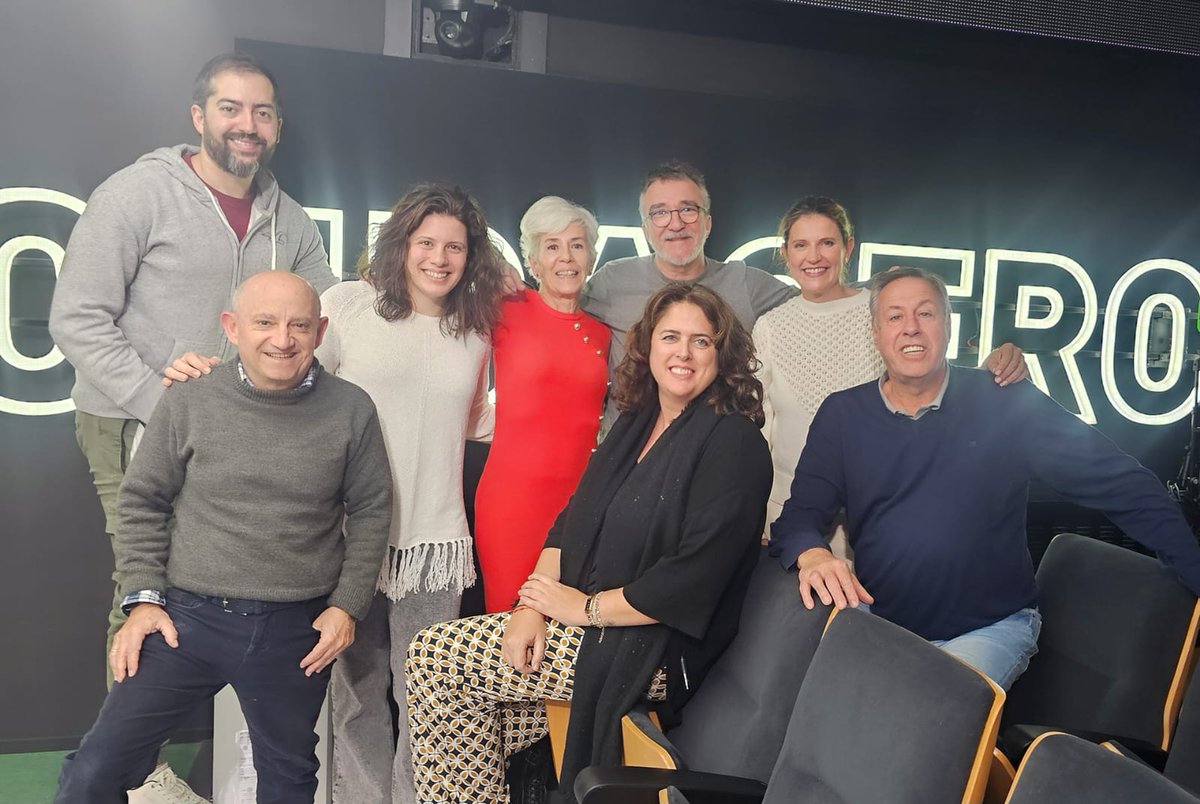 Madrid en la Onda (@madridenlaonda) on Twitter photo ¡Feliz Navidad!. Gracias por estar al otro lado. Un fuerte abrazo de parte de <a href="/ruiztaboada/">Javier Ruiz Taboada</a> <a href="/RosanaGuiza/">Rosana Güiza Alcaide</a> <a href="/mardetejeda/">Mar de Tejeda</a> Miriam Peinado, <a href="/AitorGomezR/">Aitor Gómez</a> <a href="/elborrascas/">Javier Hernández</a> <a href="/fcialavapies/">Farmacia Lavapiés</a> <a href="/sinaciotv/">Sinacio</a> y los que faltan en la foto, <a href="/Oscarplazaok/">Oscar Plaza</a> <a href="/carlosmascotero/">Carlos Rodríguez</a> y <a href="/fpaniaguaocr/">Francisco Paniagua</a> ¡Feliz Navidad!. Gracias por estar al otro lado. Un fuerte abrazo de parte de <a href="/ruiztaboada/">Javier Ruiz Taboada</a> <a href="/RosanaGuiza/">Rosana Güiza Alcaide</a> <a href="/mardetejeda/">Mar de Tejeda</a> Miriam Peinado, <a href="/AitorGomezR/">Aitor Gómez</a> <a href="/elborrascas/">Javier Hernández</a> <a href="/fcialavapies/">Farmacia Lavapiés</a> <a href="/sinaciotv/">Sinacio</a> y los que faltan en la foto, <a href="/Oscarplazaok/">Oscar Plaza</a> <a href="/carlosmascotero/">Carlos Rodríguez</a> y <a href="/fpaniaguaocr/">Francisco Paniagua</a>