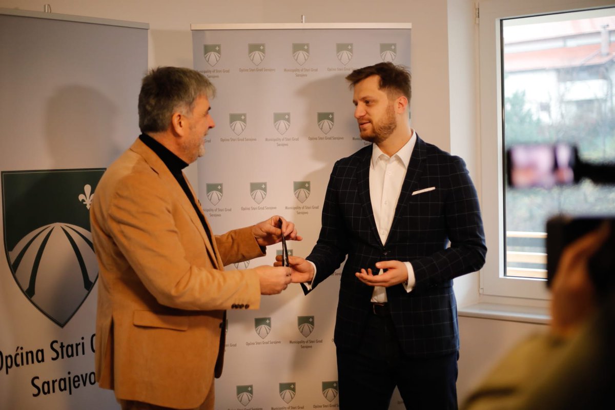 Nova zgrada sa 7 stanova za studente i učenike bez roditelja

<a href="/IrfanCengic/">Irfan Čengić</a> 

starigrad.ba/v2022/vijest.p…