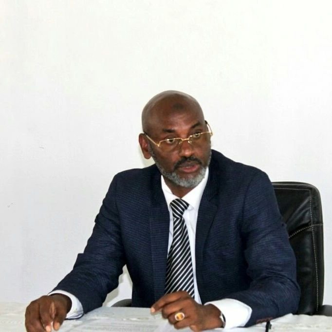 RegionWeek_Kir's tweet photo. 🔴🐔#Politike —Umugambwe  @SahwanyaFRODEBU usaba  @GeneralNeva kubogoza umushikiranganji wa @MinCommerce Marie Chantal Nijimbere n'umushikiranganji Ibrahim Uwizeye kuko batashoboye gutanga umwizero ku benegihugu ku kibazo kijanye n'ikena ry'igitoro...
https://t.co/NCnDgEoYuT https://t.co/TgcL9Qd4nK