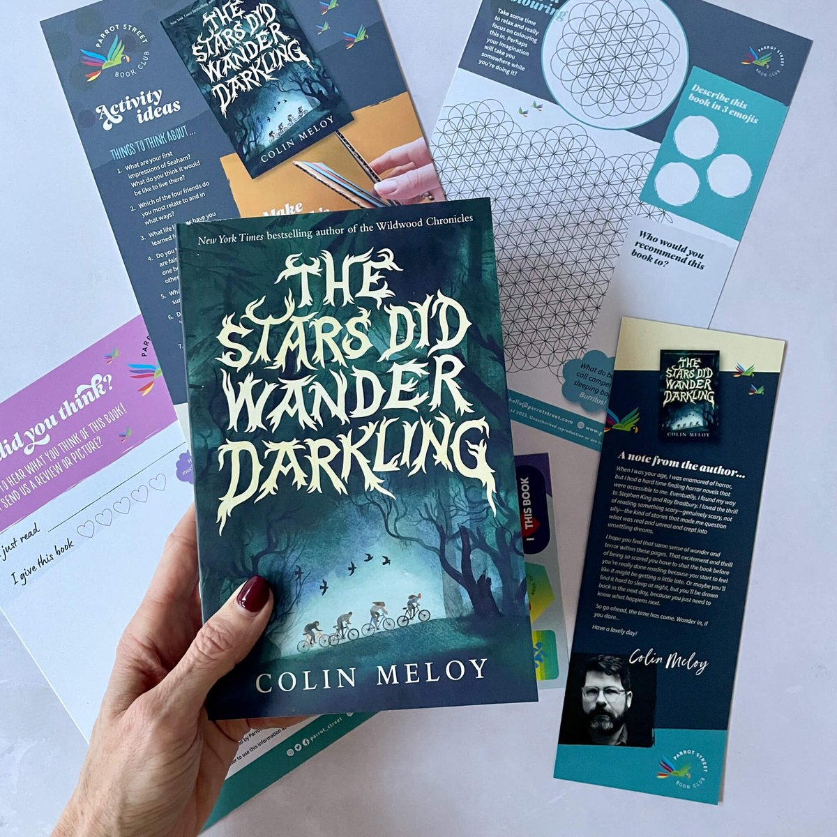 Thrilled to reveal the two books we've shared with our Macaw subscribers this month: ❤️ Totally Deceased @susywrites ⭐ The Stars Did Wander Darkling @colinmeloy Both perfect for tweens and teens! parrotstreet.com/collections/bo…