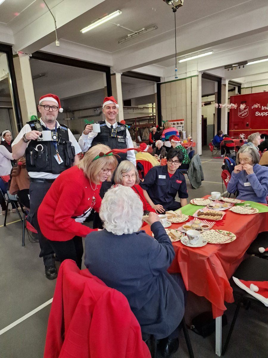 SNT NORT ACTON taking a small break and enjoying alongside the senior residents from ACTON and the FIRE BRIGADE the CHRISTMAS HOLIDAYS. Congratulations to the FIRE BRIGADE for organising such a lovely event. #yourlocalmet