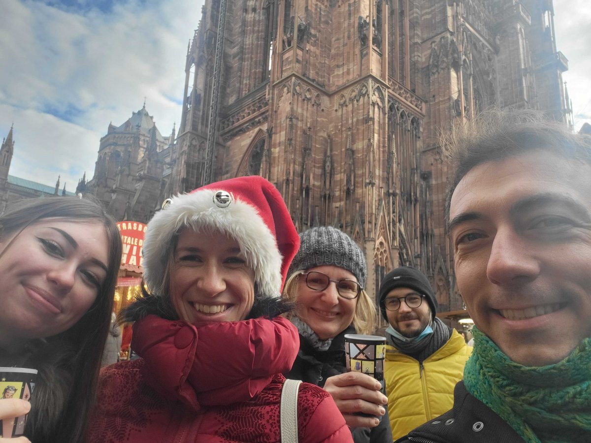 Nous vous souhaitons à toutes et à tous d'excellentes fêtes de fin d'année ! ✨🤗

Petite sortie marché de Noël pour l'occasion avec notre stagiaire d'un mois, Lola, et toute l'équipe ! Rose-Marie, Anna, Lucas et Ghislain.

#christmas #bioluminescence 🎄