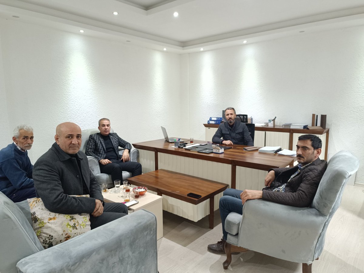 “KIRIKHAN’IMIZIN HİZMETİNDEYİZ”🇹🇷

İlçemiz Esnaflarından
Önceki Dönem Yönetim Kurulu Üyesi 

📌 Muhammed Güzey

Ziyaret ederek bir çok konuda güzel sohbet gerçekleştirdik..

Nazik ev sahipliği için teşekkür ediyorum..

Aziz milletimizin hizmetindeyiz.

Birlik ve beraberliğimiz